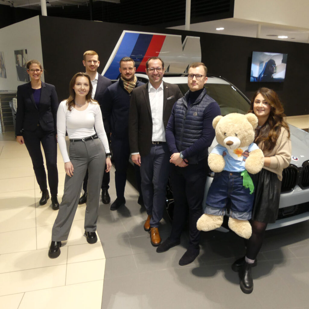 BMW-Team zeigt Freude am Spenden - 2