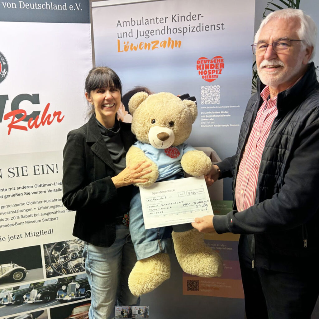 Mercedes-Oldtimer-Club übergibt Spende an Löwenzahn