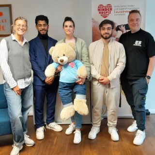 Schueler aus Kley sammeln Spenden fuer Loewenzahn fuer Tom