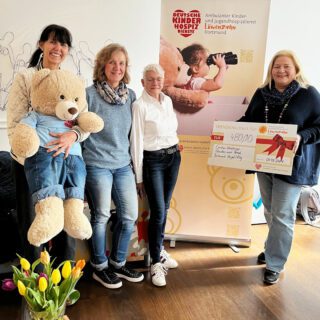 Caritaskonferenz sammelt mit Schokokuchen fuer Loewenzahn